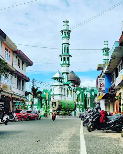 Anak sekolah memakai masker saat kabut asap