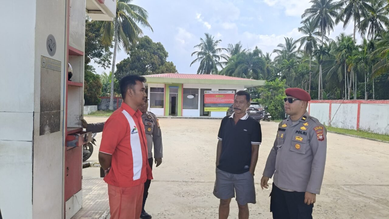 Pastikan Distribusi BBM Tepat Sasaran, Kanit Reskrim Polsek Sungai Raya Turun Langsung Lakukan Pengawasan